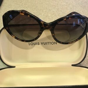 Louis Vuitton tortoise shell sunglasses